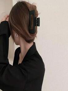 大号方形轻便塑料发夹，时尚百搭，简约优雅设计，适合日常佩戴、休闲聚会、通勤、海滩、沐浴、化妆等场合，可搭配各种夏季服饰，是沙滩度假的理想发饰。 - 彩色 - 查看 2