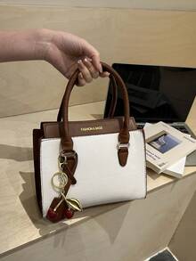 A Stylish, Minimalist And Exquisite Classic Women's Crossbody Bag For 2026. It Is A Bag With A Retro Style And A Sense Of Sophistication. - White - View 6