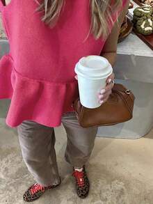 FOR BEAUTY 女士春夏针织无袖上衣，休闲简约风格，玫瑰红色，荷叶边下摆，修身剪裁，适合通勤、约会、度假、休闲等场合。 - 深梅紅 - 查看 7