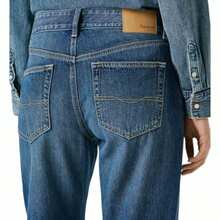 Loose Pepe Jeans Pants For Women In Blue. With A Low-Rise, Loose-Fit Cut, These Jeans Offer Comfort, Trendiness, And Urban Style. Inspired By The Latest Denim Silhouettes, They Are Ideal For A Relaxed And Casual Look. Combine Them With Your Favorite Garment And Show Off Your Personality! - Blue - View 2