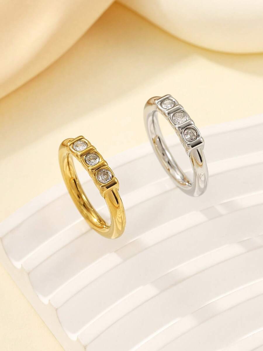 两枚不锈钢时尚简约金银戒指套装，镶嵌3颗白色钻石，适合女士日常佩戴或作为礼物。 - 彩色 - 查看 1