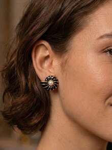 4 Paar Damen Ohrringe (2 Stile zufällig gemischt), Ohrstecker mit eingelassener Muschel und weißer Kunstperle, Ohrstecker mit Muschelanhänger und Perle, Schmuck im Strandurlaub-Ozean-Stil. Vielseitige, farbenfrohe goldene Styles für den Sommer mit rot, grün, schwarz mehrfarbiger Emaille-Verarbeitung mit reichhaltigen Farbtönen und mehrschichtigen Texturen. - Verschiedenfarbig - Übersicht 7