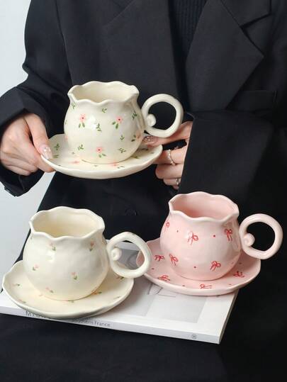 1 Set Taza y platillo de cerámica con lazo floral asimétrico hecho a mano, taza de desayuno, taza de leche, taza de latte, juego de tazas para el té de la tarde, adecuado para el hogar, cafetería, Día de San Valentín, Día de la Madre, regalo de Acción de Gracias para familiares y amigos