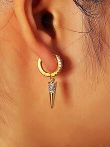 Boucles d'oreilles clip en or plaqué pour femmes, entièrement pavées de pierres en zircone et avec des pendentifs coniques. Style minimaliste et élégant, convient pour les déplacements quotidiens et les tenues de travail. Un cadeau idéal pour les passionnés de mode. - Doré - Voir 4