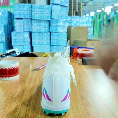 男士足球鞋，男女皆宜，轻便，专业训练鞋，适用于人造草坪和户外场地，轻便透气的运动训练鞋