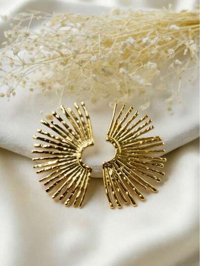 1 Pair Gold Tone Fan-Shaped Earrings, Suitable For Daily Wear