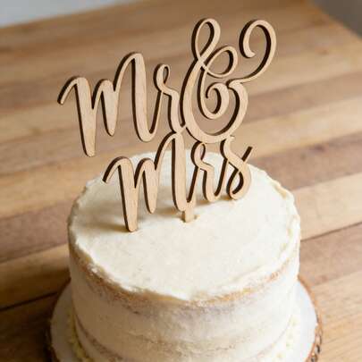 Wooden Heart Wreath Cake Topper With Handwritten "Mr. & Mrs." For Wedding & Engagement Cake Decoration