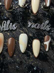 10片装杏仁美甲亚克力套装，棕色指甲，乳白色和棕色渐变，手绘不规则棕白线条，简约高端秋冬复古风，Y2K风格美甲套装，适合女性和女孩，可用于节日、日常、派对、聚会等场合（包含：一片果冻胶和一条摩擦条）美甲用品 - 棕色 - 查看 6