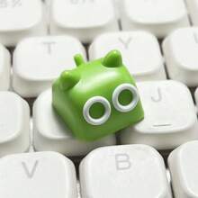 1个个性化胶粘式可爱猫咪造型键帽,3D立体键帽,已安装在树脂键盘的Esc键上。这些键帽非常适合DIY礼物制作,也是一份绝佳的生日礼物。 - 查看 15