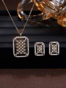 Bộ 2 món gồm dây chuyền và bông tai thiết kế độc đáo dạng lưới rỗng, lấp lánh, phong cách tối giản, phù hợp cho nữ giới đeo hàng ngày và làm quà tặng. - Bộ vòng cổ và hoa tai - Xem 3