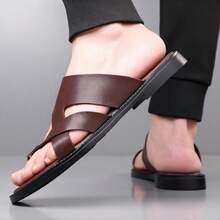 男士夏季交叉绑带凉拖鞋，轻便舒适，适合海滩、泳池边或日常休闲穿着，防滑鞋底，行走轻松自如。 - 棕色 - 查看 2