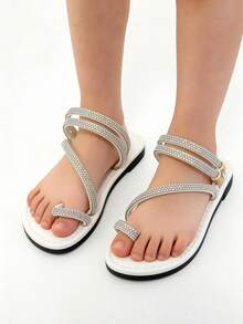 1 Pair White Children's Sandals, Girls' Flat Non-Slip Sandals, Rhinestone Wrapped Strap Toe Design, Suitable For Summer Outings, Beach, Wedding Party, Casual Gatherings, Daily Wear - White - View 2