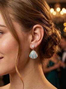 4 Paar Damen Ohrringe (2 Stile zufällig gemischt), Ohrstecker mit eingelassener Muschel und weißer Kunstperle, Ohrstecker mit Muschelanhänger und Perle, Schmuck im Strandurlaub-Ozean-Stil. Vielseitige, farbenfrohe goldene Styles für den Sommer mit rot, grün, schwarz mehrfarbiger Emaille-Verarbeitung mit reichhaltigen Farbtönen und mehrschichtigen Texturen. - Verschiedenfarbig - Übersicht 8