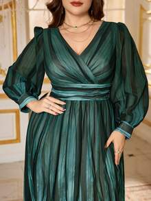 SUPGIR 【随机裁剪】钥匙孔领灯笼袖碎花雪纺优雅开衩下摆晚礼服 - 墨綠色 - 查看 5