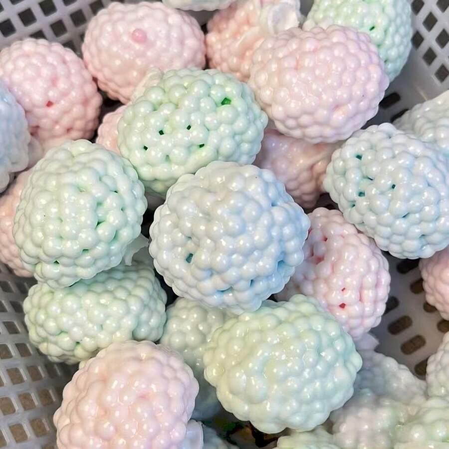 1个全新手工制作的挤压式减压球，适合制作创意玩具，也适用于全球家庭聚会、节日、派对活动、嘉年华、复活节等场合。内含弹性珠子，是一款ASMR放松玩具，适合高压办公人员和学生，可以缓解紧张和焦虑，也可作为家居装饰、房间装饰等。