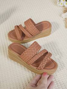 1 Pair Kids/Teens Girls' Wedge Heel Criss-Cross Woven Hollow Textured Casual Vacation Fashion Beach Sandals - Brown - View 1