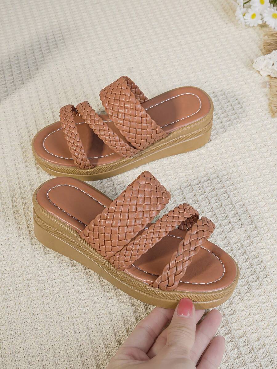 1 Pair Kids/Teens Girls' Wedge Heel Criss-Cross Woven Hollow Textured Casual Vacation Fashion Beach Sandals - Brown - View 1