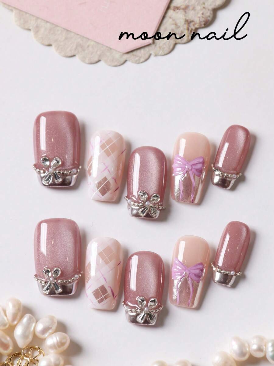 10片紫色猫眼蝴蝶结闪光钻石条纹美甲贴片，适用于短指甲，包含1张粘合贴片和1个迷你指甲锉。 - 彩色 - 查看 1