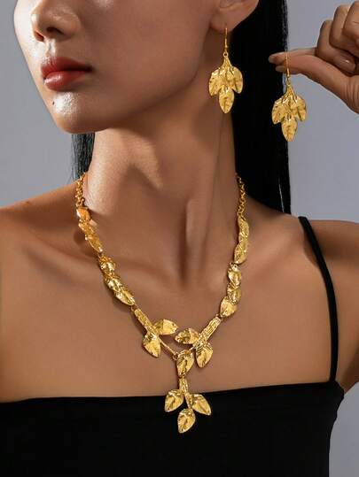 طقم مجوهرات للنساء، قلادة وأقراط بشكل ورقة، إكسسوارات أنيقة وأنيقة كلاسيكية باللون الذهبي، هدية حفلة للأصدقاء