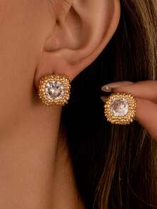 一对优雅的合成锆石耳钉，女士高端方形和圆形花朵耳环，适合日常、商务、度假、婚礼、派对佩戴，也是斋月/母亲节/情人节的理想礼物。 - 方形花蕊鑽耳釘 - 查看 2