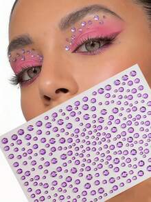 1 Stück traumhafter lila funkelnder Diamant Gesichtsaufkleber, selbstklebender Strass Aufkleber, Musik Festival Make-up Nagel Kunst Deko DIY Handgemacht Party Augen Make-up Glitzer Influencer ähnlicher Stil Accessoires, bunte selbstklebende Diamant Party Augen Make-up Glitzer Accessoires, Konzert Look, Gesichts Edelsteine - Violett - Übersicht 1