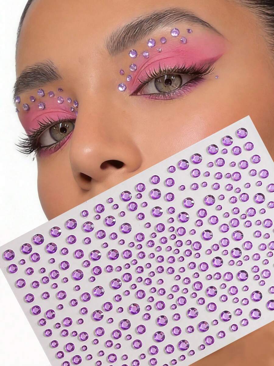 1 Stück traumhafter lila funkelnder Diamant Gesichtsaufkleber, selbstklebender Strass Aufkleber, Musik Festival Make-up Nagel Kunst Deko DIY Handgemacht Party Augen Make-up Glitzer Influencer ähnlicher Stil Accessoires, bunte selbstklebende Diamant Party Augen Make-up Glitzer Accessoires, Konzert Look, Gesichts Edelsteine - Violett - Übersicht 1