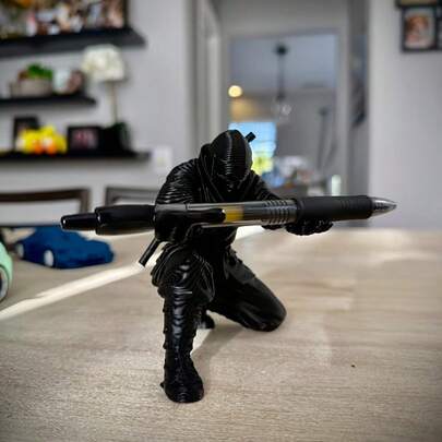 A Warrior Shaped Pen Holder, Perfect To Add A Touch Of Fashionable Style To Your Desk. It Can Accommodate Ballpoint Pens, Fountain Pens, Pencils, And Various Stationery Items, Making It An Ideal Gift For Friends And Colleagues.