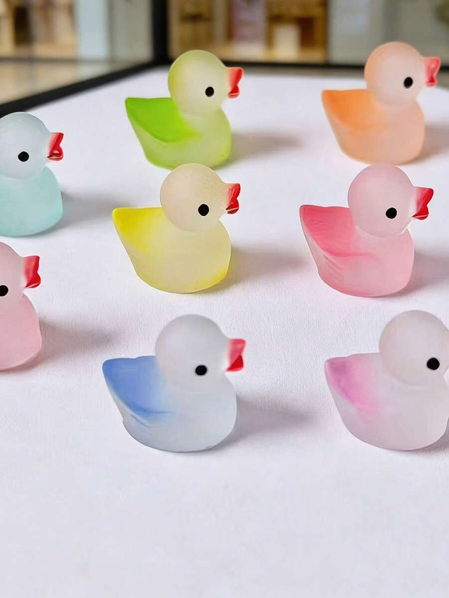 Bộ 10/50/100 chiếc/ngẫu nhiên đồ trang trí vịt con mini màu gradient dễ thương, tượng vịt bằng nhựa mờ/trong suốt/phát sáng, đồ trang trí bàn làm việc phong cách Kawaii cho nhà và văn phòng, đồ dùng thủ công tự làm.