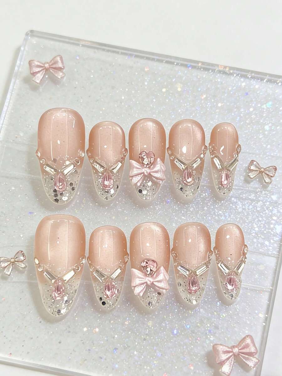 10片公主风手工美甲贴片，裸粉色，镶嵌粉色水钻和蝴蝶结宝石，长椭圆形，春夏亚克力假指甲，法式美甲，适合婚礼、新娘、音乐节等场合，附赠果冻胶和指甲锉，DIY美甲用品 - 淺粉色 - 查看 1