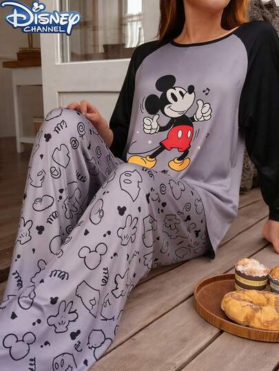 Disney 两件套女士可爱卡通睡衣套装，包括长袖印花圆领上衣和裤子，舒适宽松版型，适合春、夏、秋季穿着。