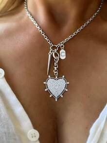 1 chiếc vòng cổ mặt dây chuyền thanh lịch dành cho nữ, bao gồm 26 mặt dây chuyền chữ cái, mặt dây chuyền hình nón chữ nhật bằng bạc và mặt dây chuyền hình trái tim đính đá. Sự kết hợp hoàn hảo giữa vẻ thanh lịch cổ điển và thiết kế độc đáo, phù hợp để đeo hàng ngày, phối cùng trang phục hoặc làm quà tặng ý nghĩa. - Bạc - Xem 13