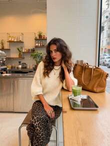 女士杏色短袖圆领宽松针织衫，新款时尚优雅简约纯色套头衫，适合日常、通勤、休闲穿着，舒适百搭。 - 淺美安 - 查看 5