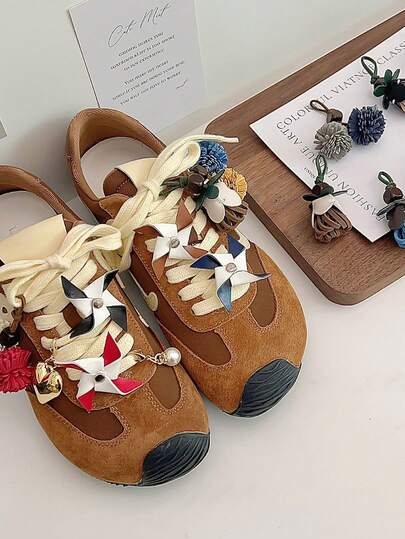 3 piezas Accesorios de zapatos desmontables, Clips de zapatos de cuero hechos a mano con diseño de molino de viento y flor, Juego de decoración de zapatos DIY de moda adecuado para mocasines, zapatos casuales y zapatillas, decoración de moda para mujeres y niñas, Organizador de zapatos, Ahorro de espacio, Uso en exteriores, Jardín, Esencial de viaje, Portátil, Esencial de playa, Temporada de graduación, Ceremonia de graduación, Regalo de graduación, Felicitaciones graduado, Valedictorian, Finalización de estudios, Fiesta de graduación