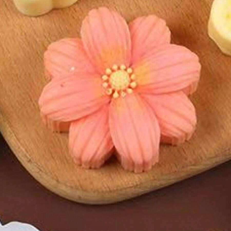 1pc Flower Scented Candle Resin Silicone Mold, Cherry Blossom, Four-Leaf Clover, Daisy Floral Plaster Scented Silicone Mold - White - View 1