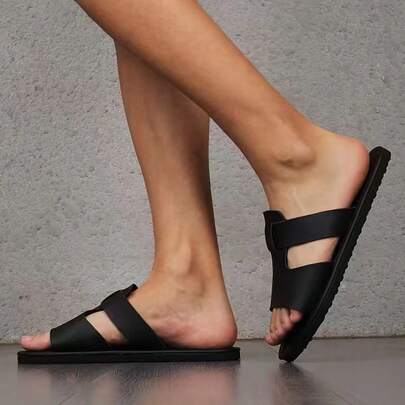 Sandalias de hombre ajustables, hechas de cuero sintético de calidad con doble correa y punta abierta, con suela de goma antideslizante y duradera, plantilla acolchada para comodidad todo el día, diseño minimalista clásico negro adecuado para interiores, playa, piscina y uso casual diario