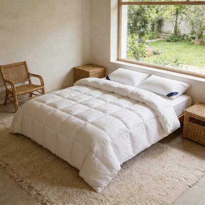 Luxury All Season Duvet Insert 200x230cm With 2 Pillow Inserts - Quilted Soft Polyester Duvet, Medium Warmth, Vacuum Compressed Bedding Set