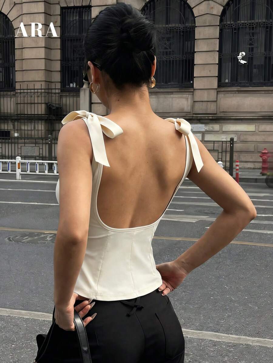 ARA CHIC 女士白色蝴蝶结无袖吊带背心，修身腰身，优雅夏季户外度假上衣 - 白色 - 查看 1