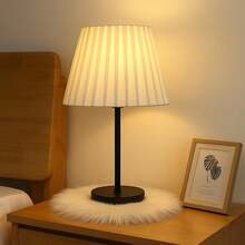 30x30厘米圆形美甲摄影道具，毛绒天鹅绒展示垫，带防滑底，适用于美甲产品拍照，柔软直播装饰垫，适用于沙龙展示、美甲贴片展示、DIY项目、电商拍摄、社交媒体内容、工作室、家居、送给美甲师、网店卖家、网红、学生、圣诞节、生日、情人节。 - 白色 - 查看 9