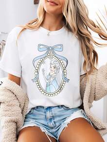 Disney-Style Women's Printed T-Shirt Featuring A Vintage-Style Frame Cartoon Print Of Princess Elsa From Frozen. This Round-Neck Summer Top Is Crafted From Soft, Comfortable 100% Cotton Fabric, Perfect For Everyday Wear, Outdoor Activities, Or Shopping. It Also Makes An Ideal Choice For Women's Vaca - 白色 - 查看 1