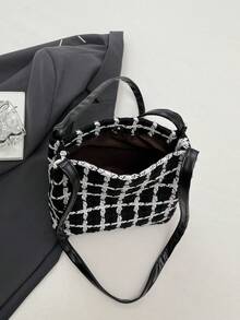 2026 年新款女士单肩包，采用简约休闲又不失精致的格纹图案。 - 黑色 - 查看 12