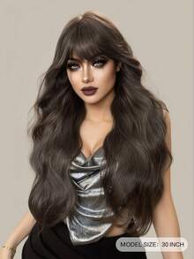 这款30英寸长的合成假发，拥有自然波浪卷发造型，呈现迷人的黑棕色。假发带有刘海设计，采用耐热纤维制成，经久耐用。这款假发非常适合日常佩戴，外观自然逼真，宛如真发。 - 黑棕色 - 查看 3