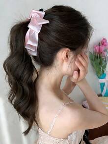 1 chiếc kẹp tóc tua rua nơ chấm bi màu hồng satin lãng mạn, tạo kiểu tóc bồng bềnh cho phái nữ, thích hợp cho những buổi dã ngoại mùa xuân và những đêm đi chơi cùng bạn bè, kẹp càng cua, mùa hè, kỳ nghỉ, du lịch. - Màu Hồng baby - Xem 5