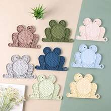 1pc Funny Cat/Dog Silicone Slow Feeder Mat, Fish/Frog Shaped Anti-Gulping Anti-Spill Suction Cup Lick Mat, Wall-Mountable - Multicolor - View 2