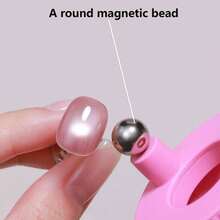 Ein brandneues automatisches Glasperlen-Katzenaugen-Nagelkunst-Magnetnagelkunst-Zubehör. Dies ist ein erstaunliches Gerät, mit dem selbst unerfahrene Nutzer schnell breite Katzenaugen-Nagelkunst erstellen können. Es ist einfach zu bedienen und praktisch in der Anwendung. - Verschiedenfarbig - Übersicht 8