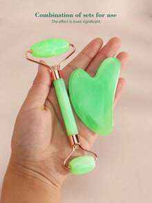 2件套面部按摩刮痧工具：包含1个双头按摩滚轮和1个心形刮痧板。有助于减轻面部浮肿，舒缓娇嫩肌肤，展现自然光泽。这些天然护肤工具可以放松肌肉，减少皱纹。（关键词：粉色，美容产品，护肤，水疗，自我护理，护肤工具，面部护理，美容师用品，按摩，面部按摩工具，面部滚轮）（产品外观可能存在轻微划痕，但不影响使用，请谨慎下单） - 粉色 - 查看 16