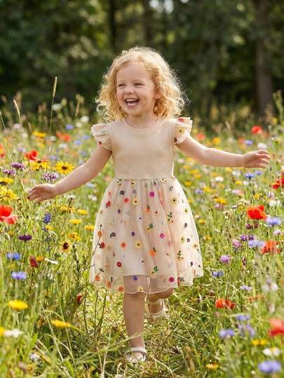 少女休闲度假风彩色花卉刺绣网纱长袖连衣裙，适合夏季穿着