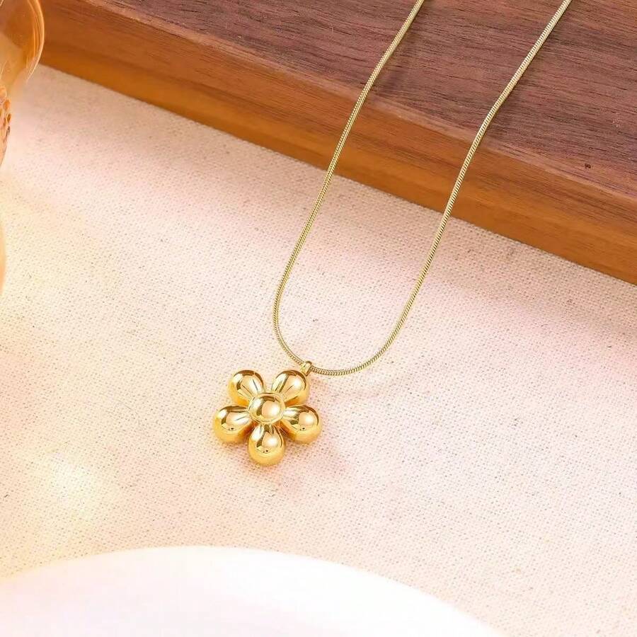 1pc 18K Gold Plated Stainless Steel 3D Five-Petal Flower Pendant Necklace, Suitable For Women's Daily Wear And Valentine's Day Gift - Yellow Gold - View 1