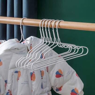 40 قطعة شماعات ملابس مطلية للأطفال بطول 29 سم بدون خطاطيف، نهاية غير قابلة للانزلاق، لقمصان وفساتين وبناطيل الأطفال، منظم خزانة حضانة موفر للمساحة، شماعات خفيفة الوزن للأولاد والبنات، حواف ملساء لمنع التمزق، مثالية لتخزين ملابس الأطفال الرضع وتنظيم خزانة الأطفال، سهلة المطابقة والتكديس