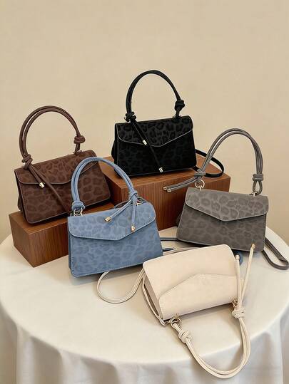 这款时尚的纯色复古方形手提包采用磁扣开合和可调节肩带设计，适合各种场合和多种用途。无论是户外活动、玩耍、通勤还是其他场合，它都是送给青少年的完美礼物。