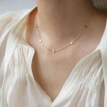 1 chiếc vòng cổ hình giọt nước tối giản với mặt dây chuyền hình cỏ bốn lá may mắn, dây chuyền vàng 18K mảnh mai nhiều lớp, vòng cổ xương đòn thời trang thanh lịch. - Dây chuyền hoa trơn may mắn - Xem 2